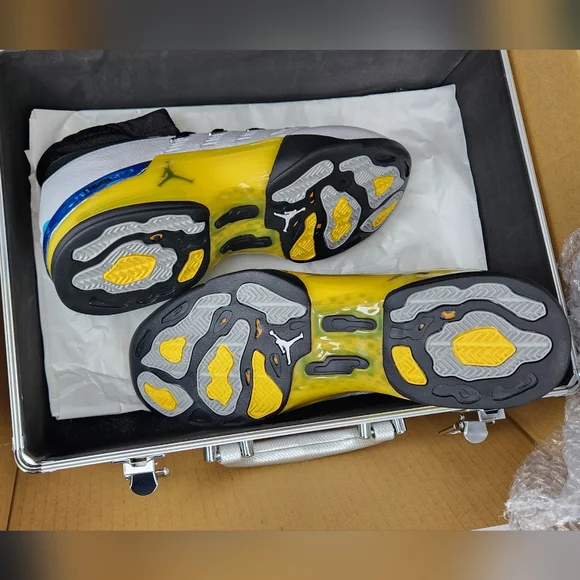 BRAND NEW RARE AIR JORDAN 17 RETRO LOW SP "LIGHTNING" SIZE 8.5